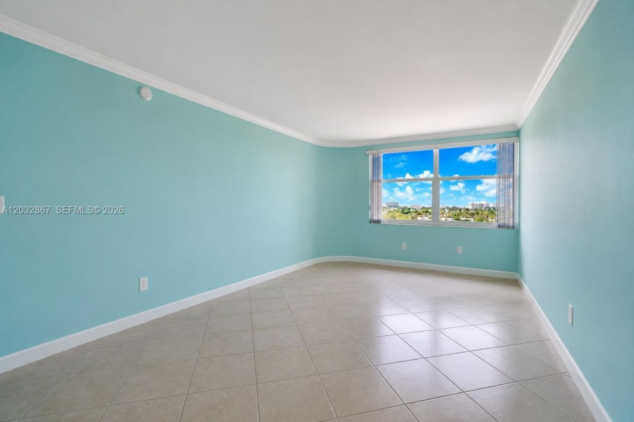 11930 N Bayshore Dr , Unit 909, North Miami, FL 33181 Photo
