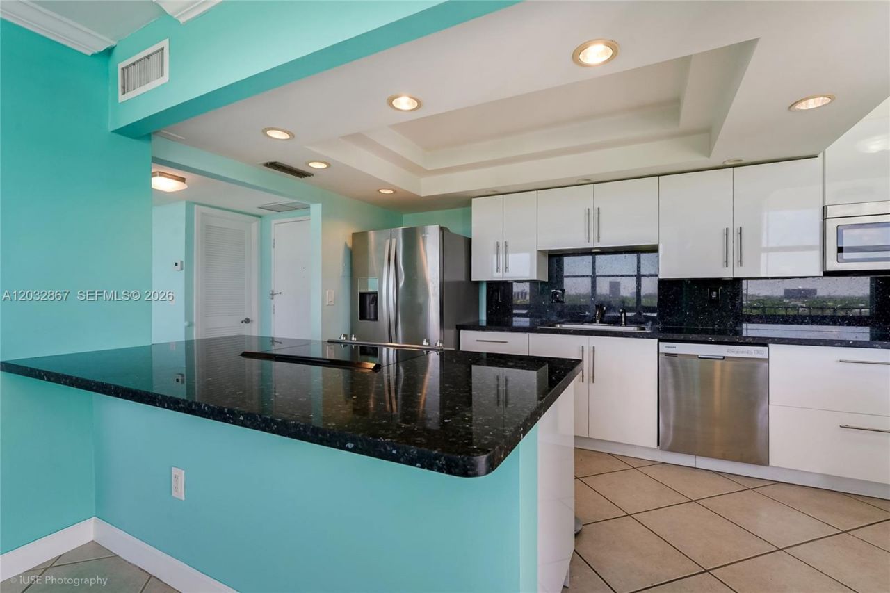 11930 N Bayshore Dr , Unit 909, North Miami, FL 33181 Photo