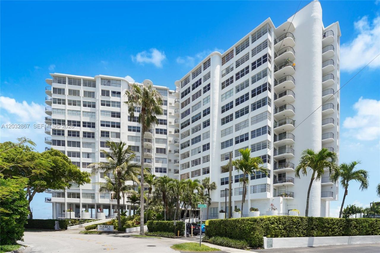 11930 N Bayshore Dr , Unit 909, North Miami, FL 33181 Photo