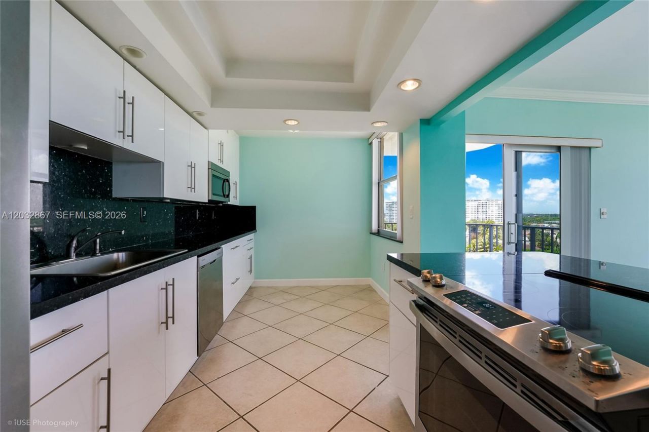 11930 N Bayshore Dr , Unit 909, North Miami, FL 33181 Photo