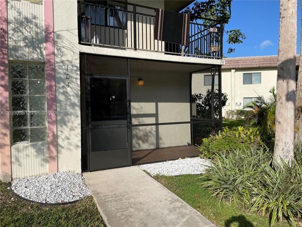 409 Lakeview Dr , Unit 104, Weston, FL 33326