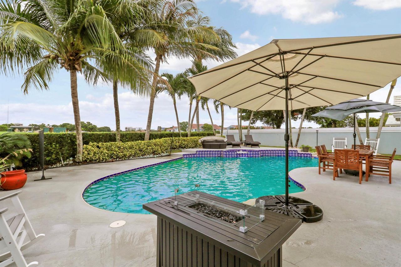 1560 Wilderness Road , West Palm Beach, FL 33409 Photo