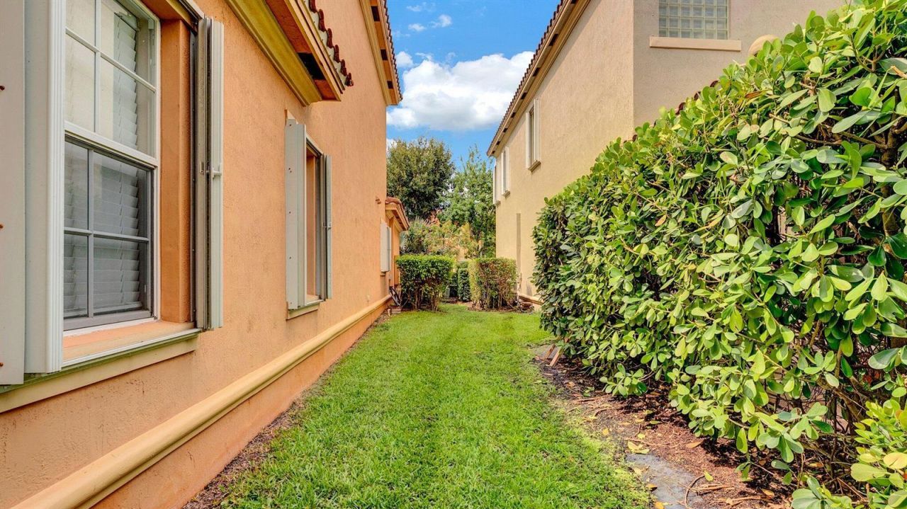 10641 Willow Oak Court , Wellington, FL 33414 Photo
