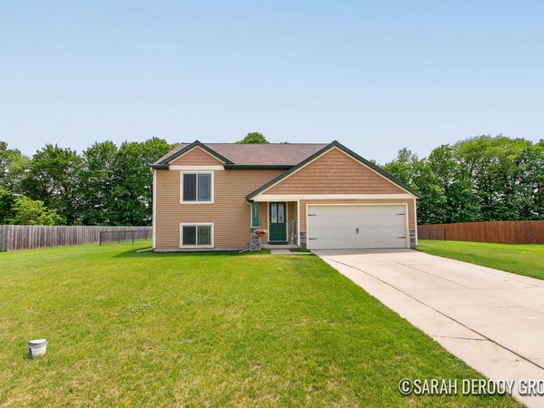 16264 Trent Ridge Drive NE, Cedar Springs, MI 49319