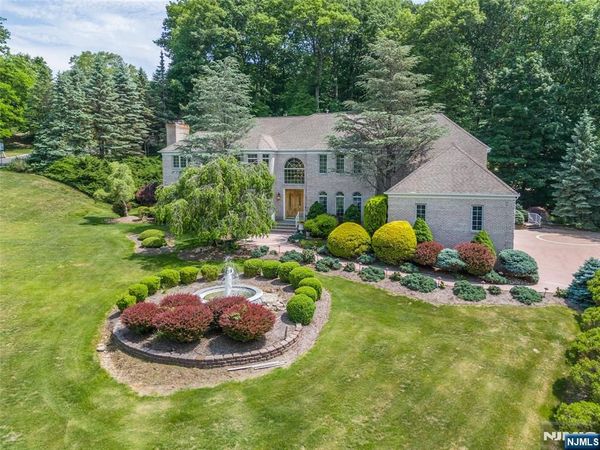 5 Raine Tree Court, Kinnelon Borough, NJ 07405