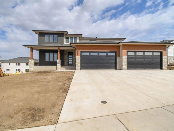 W Bennett Dr, Brandon, SD 57005