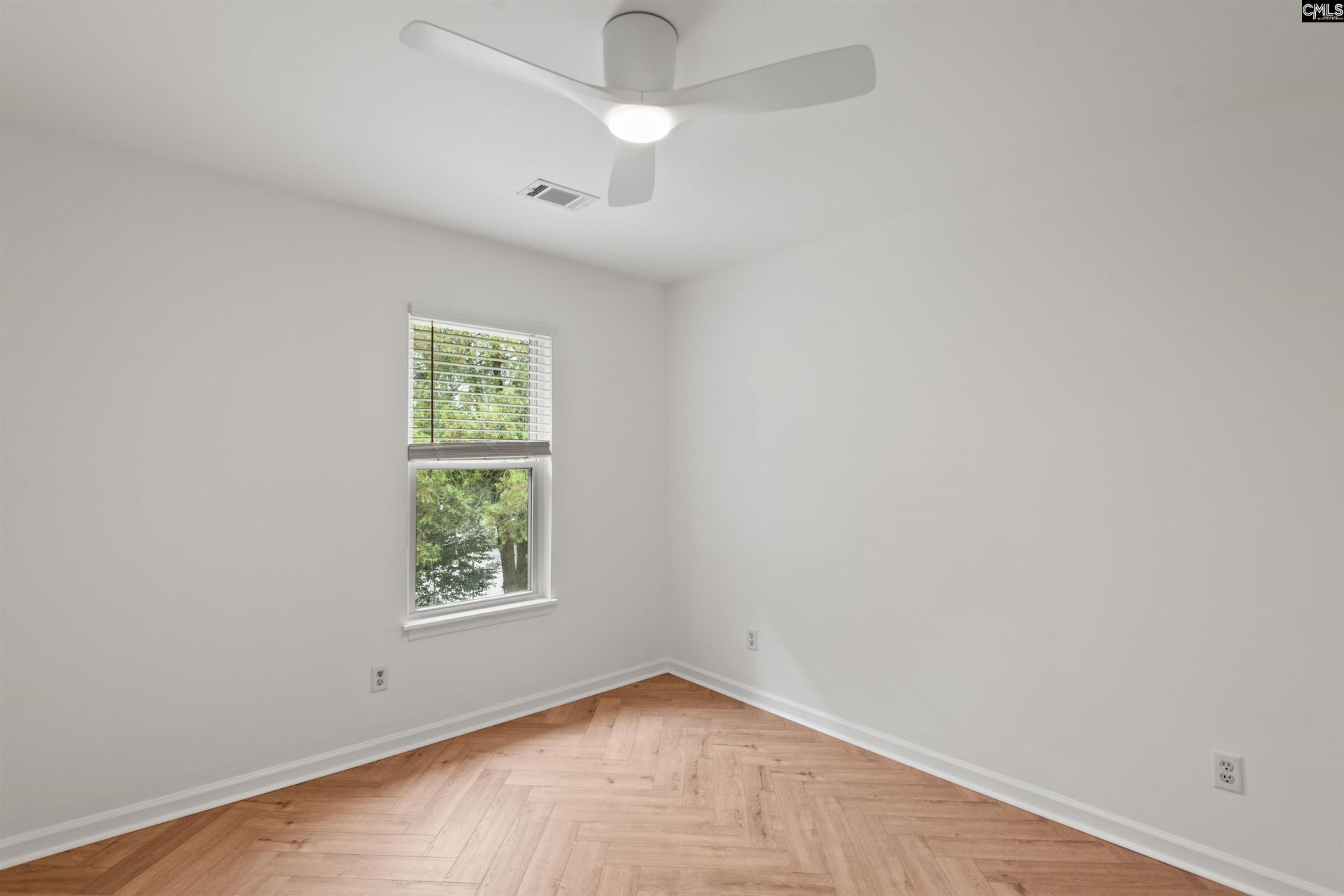 907 Beaufort Street Photo 23