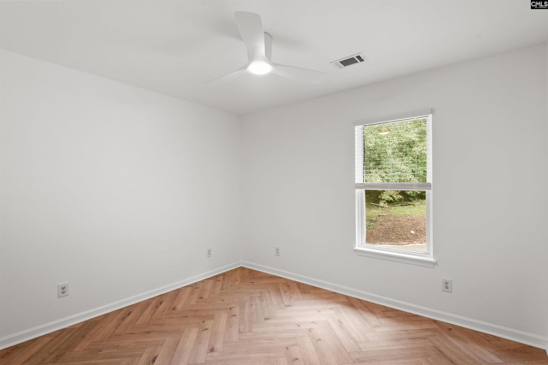 907 Beaufort Street Photo 24
