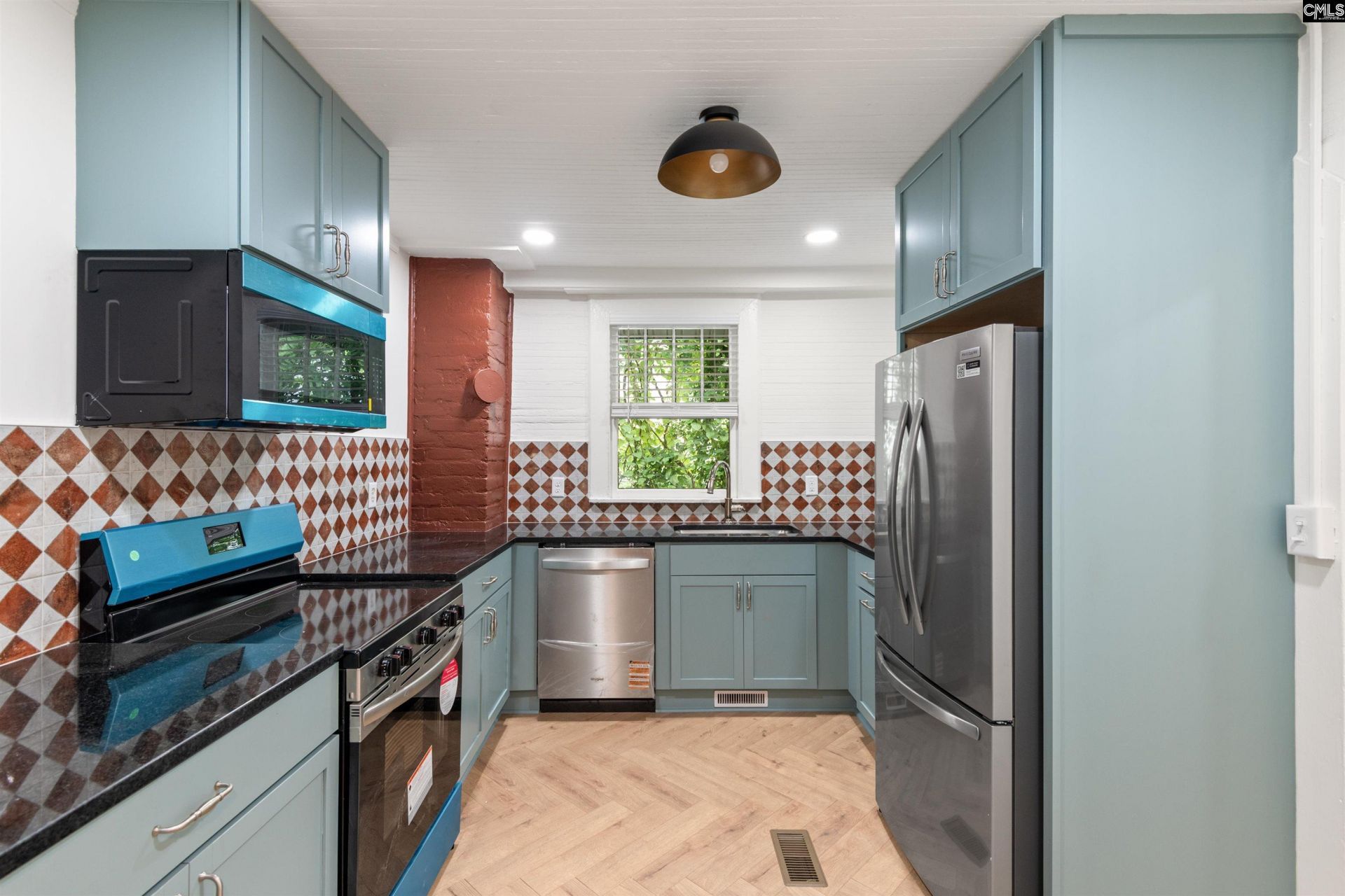 907 Beaufort Street Photo 8