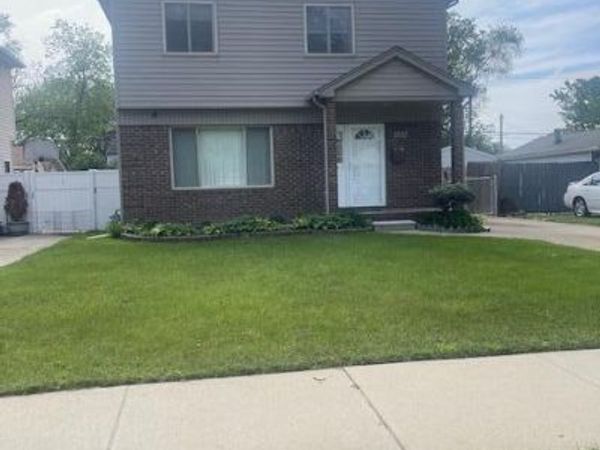 8303 Lenore Street, Dearborn Heights, MI 48127