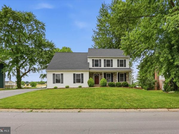 96 N HERSHEY AVENUE, LEOLA, PA 17540