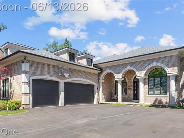 2428 Pine Lake Road, West Bloomfield Twp, MI 48324