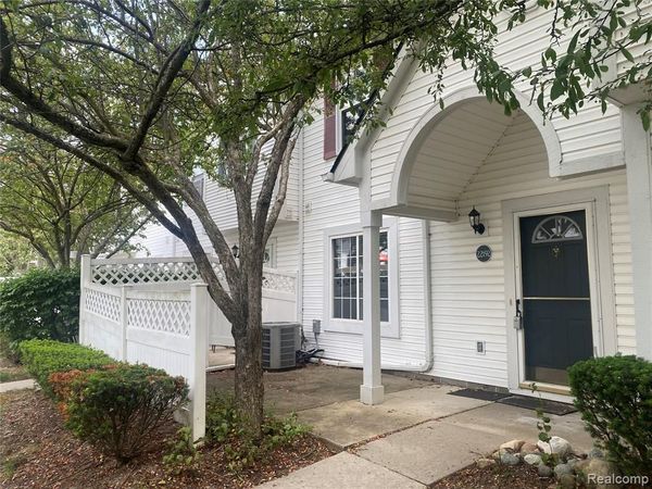 22192 Cape Cod Way, Farmington Hills, MI 48336