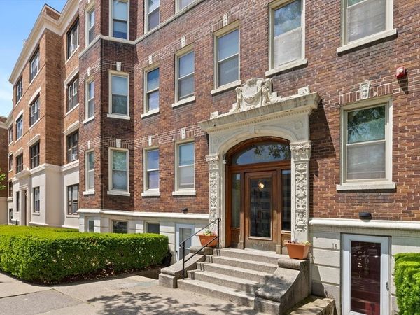 1645 Commonwealth Ave, Unit 17, Boston, MA 02135