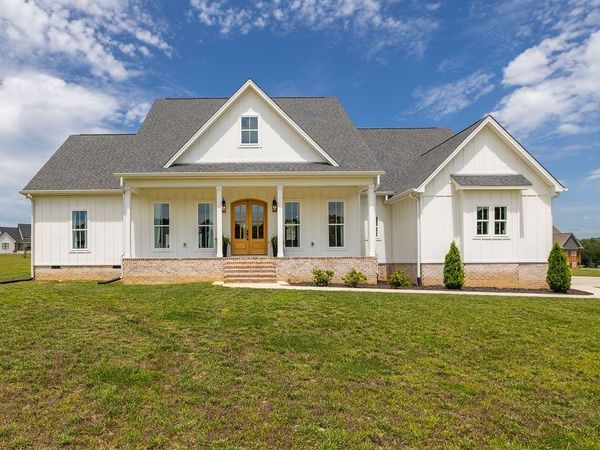 134 Hurst Dr , Leoma, TN 38468