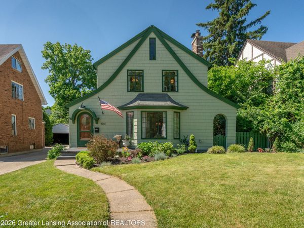 1041 W Grand River Avenue, East Lansing, MI 48823