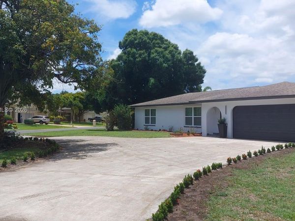320 SE 15 PL , Cape Coral, FL 33990