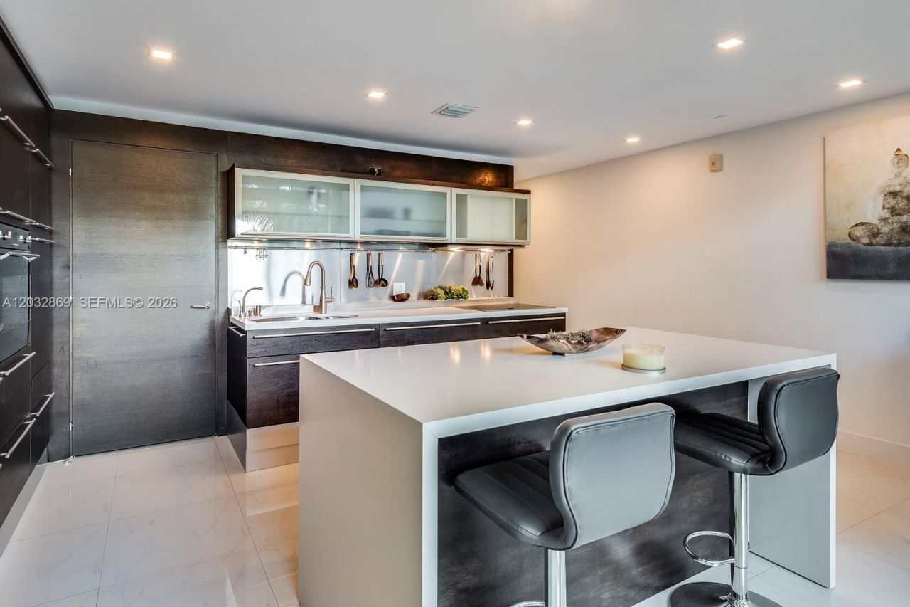 6000 Collins Ave , Unit 346, Miami Beach, FL 33140 Photo
