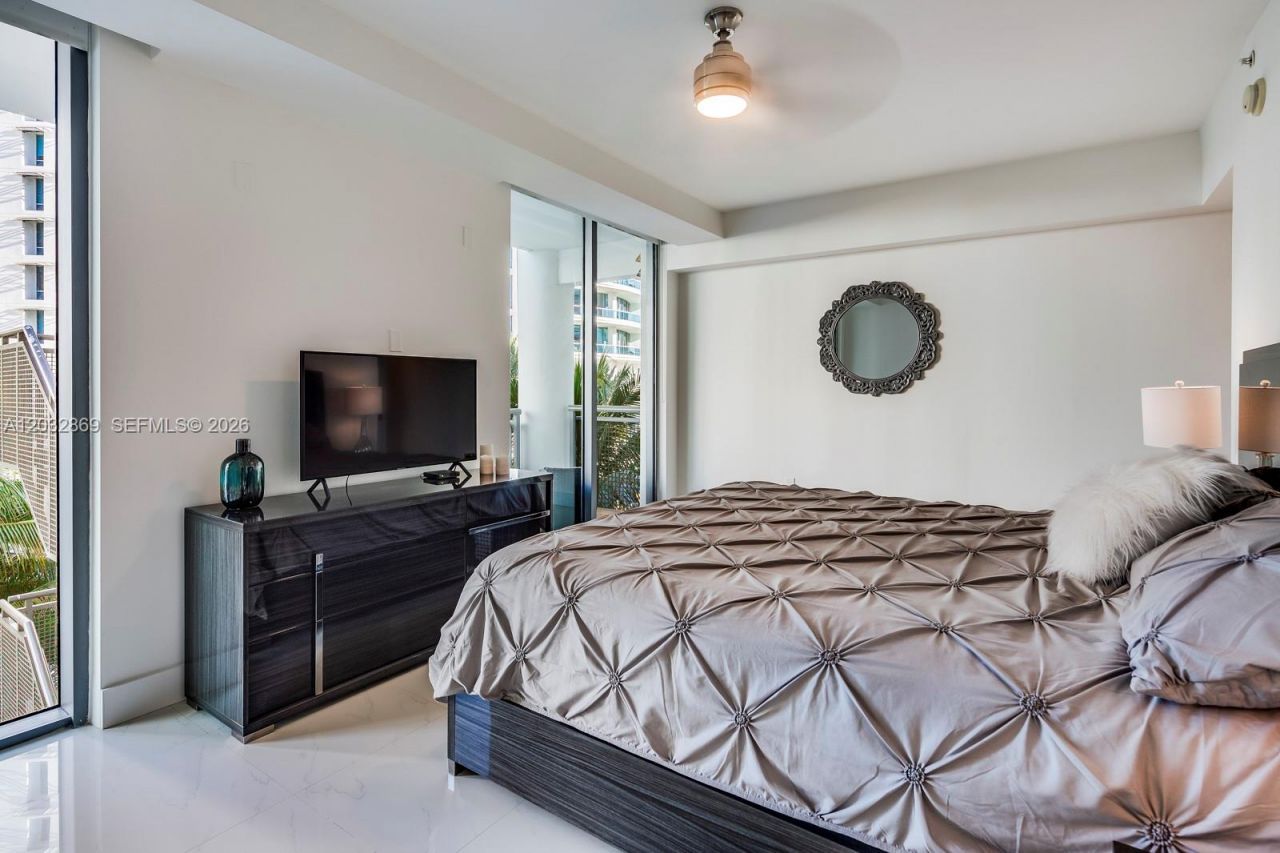 6000 Collins Ave , Unit 346, Miami Beach, FL 33140 Photo