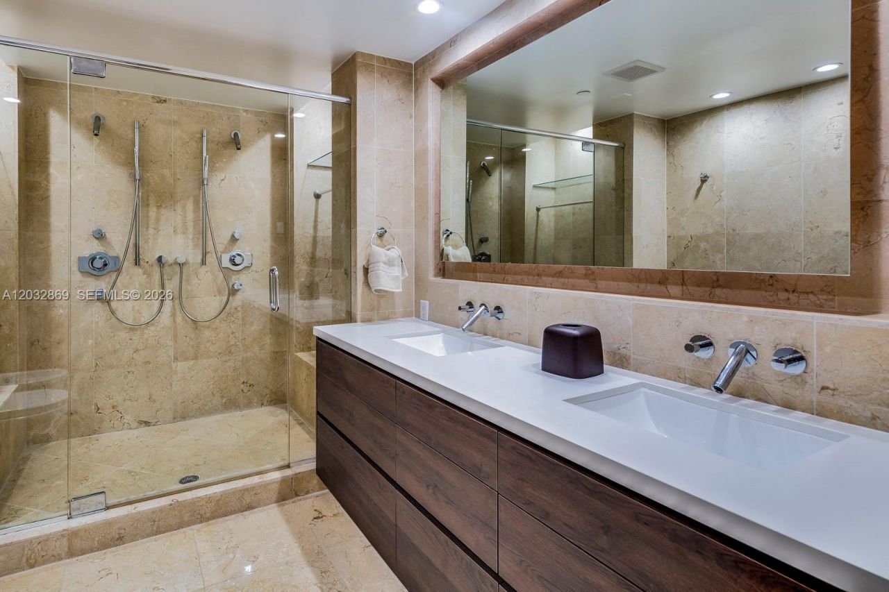 6000 Collins Ave , Unit 346, Miami Beach, FL 33140 Photo