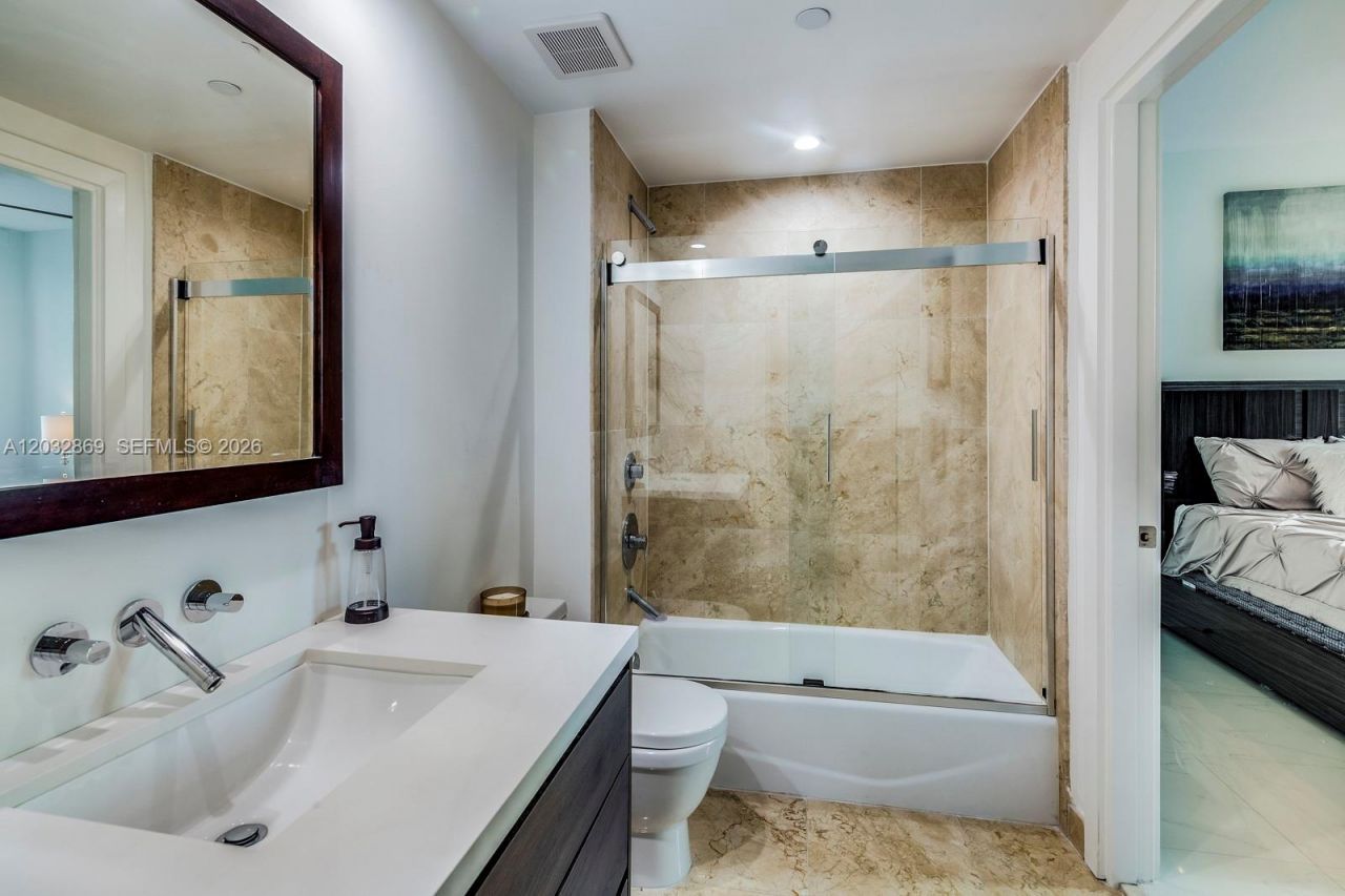 6000 Collins Ave , Unit 346, Miami Beach, FL 33140 Photo