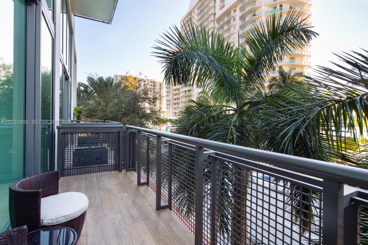 6000 Collins Ave , Unit 346, Miami Beach, FL 33140 Photo