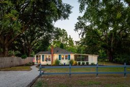 2811 Koger Lane photo 4