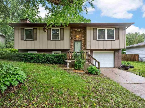 2238 Russell Dr., Iowa City, IA 52240