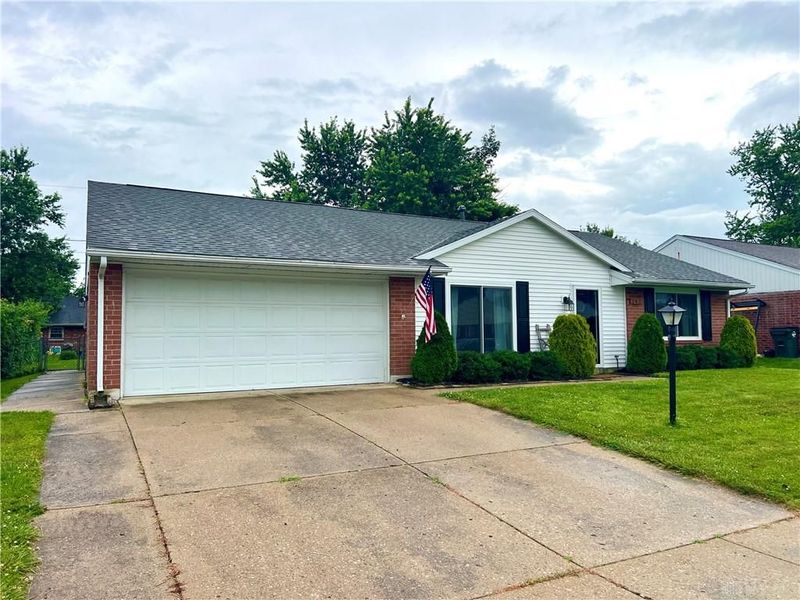 242 Pagett Drive, Germantown, OH 45327 Photo 2