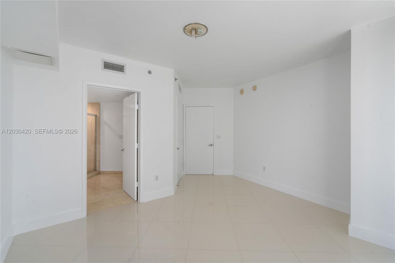 475 Brickell Ave, Unit 2607, Miami, FL 33131 Photo