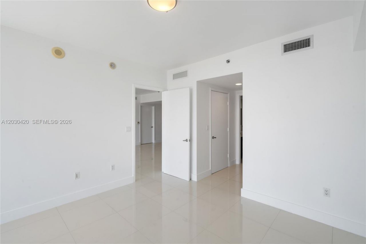 475 Brickell Ave, Unit 2607, Miami, FL 33131 Photo