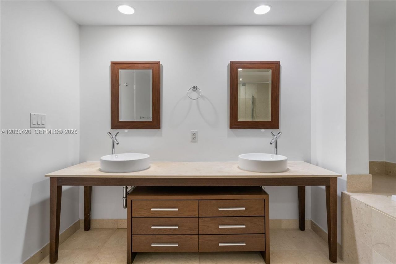 475 Brickell Ave, Unit 2607, Miami, FL 33131 Photo