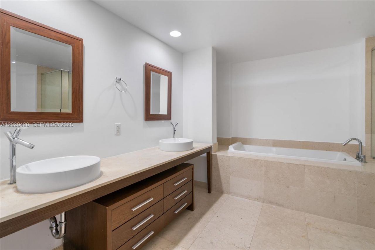 475 Brickell Ave, Unit 2607, Miami, FL 33131 Photo