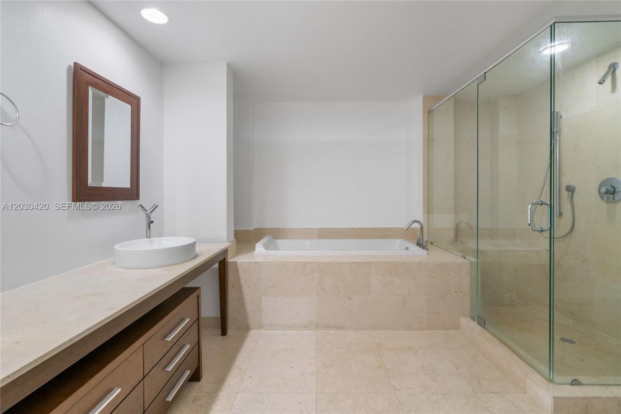 475 Brickell Ave, Unit 2607, Miami, FL 33131 Photo
