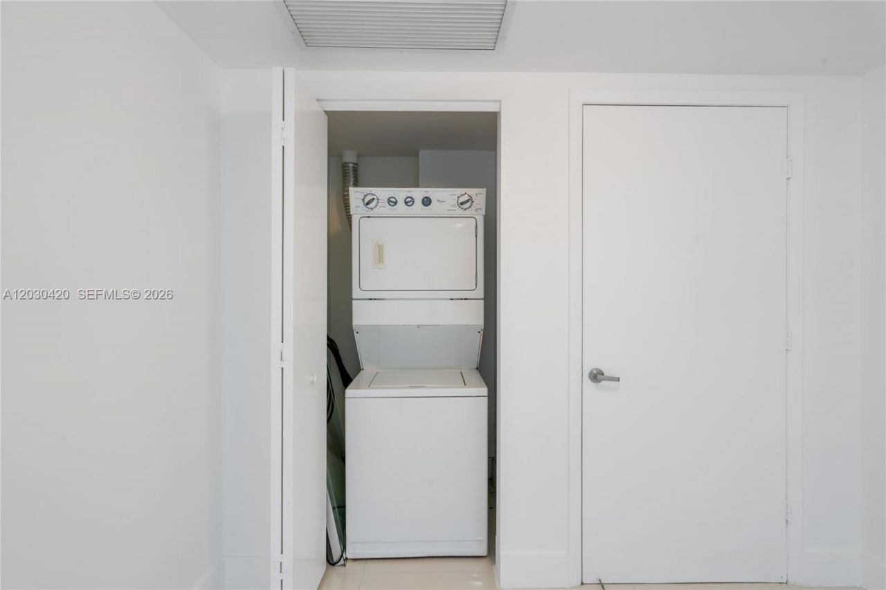 475 Brickell Ave, Unit 2607, Miami, FL 33131 Photo