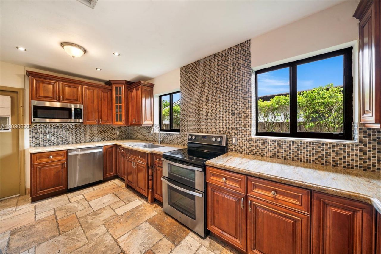 6311 SW 65th Ave , South Miami, FL 33143 Photo