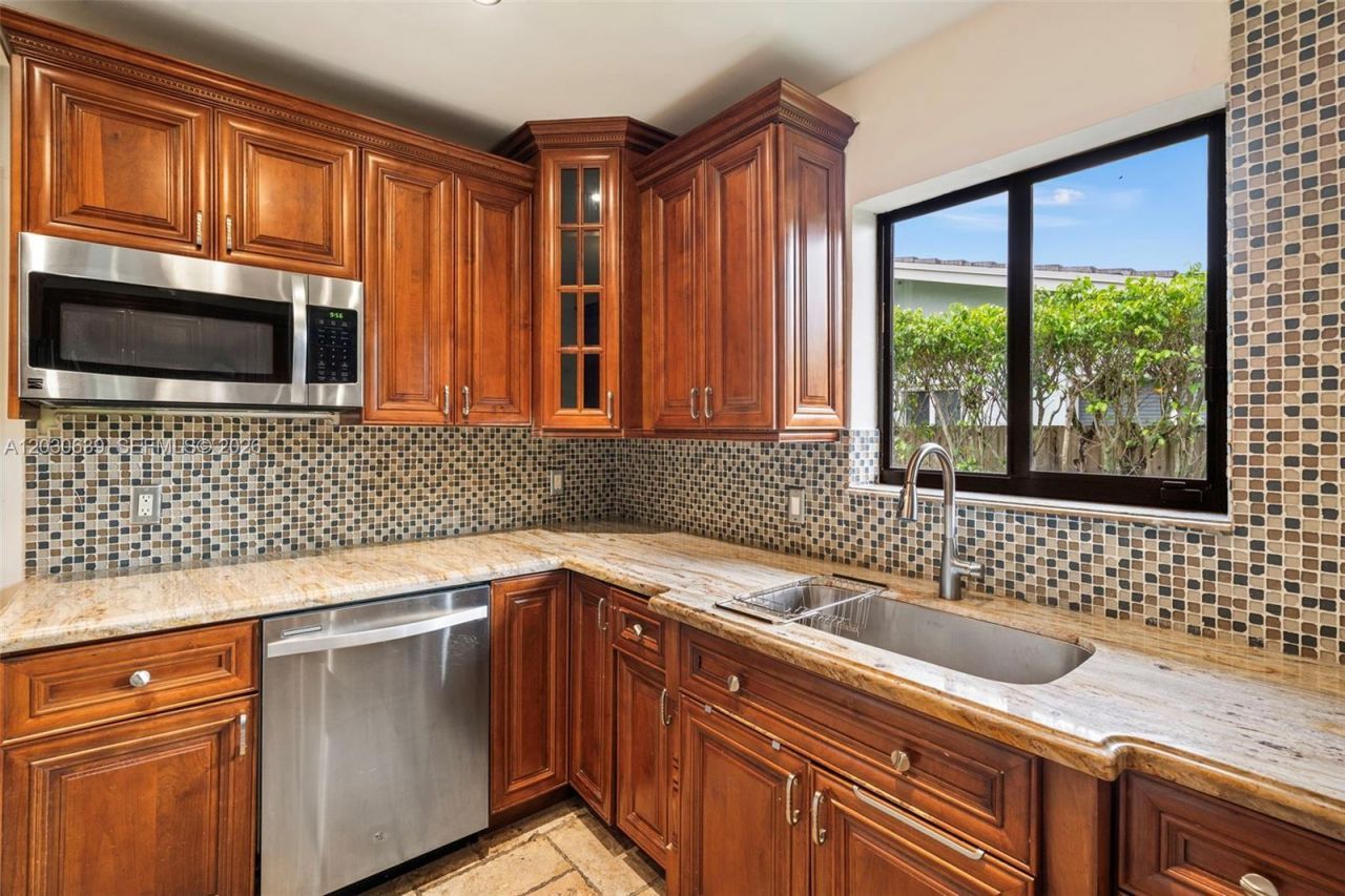 6311 SW 65th Ave , South Miami, FL 33143 Photo