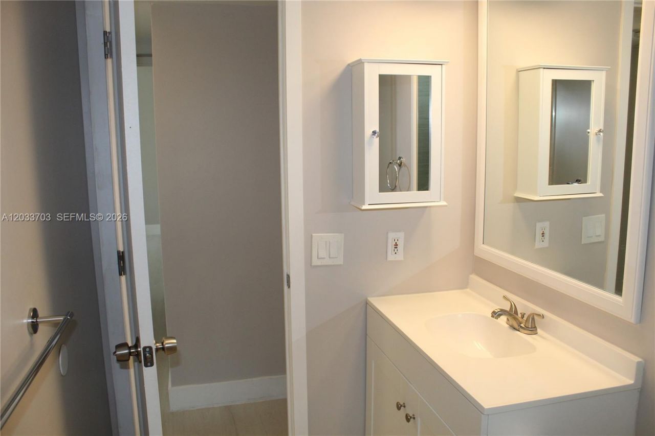 6780 W 2nd Ct, Unit 401, Hialeah, FL 33012 Photo