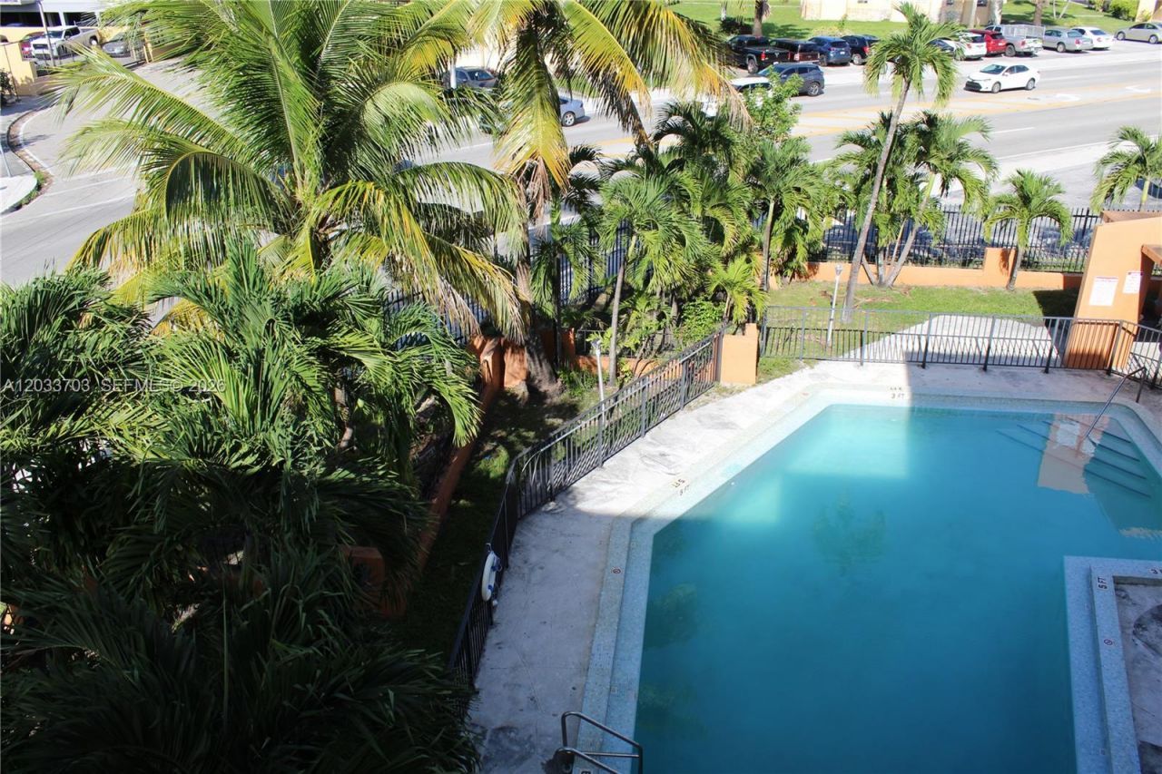 6780 W 2nd Ct, Unit 401, Hialeah, FL 33012 Photo