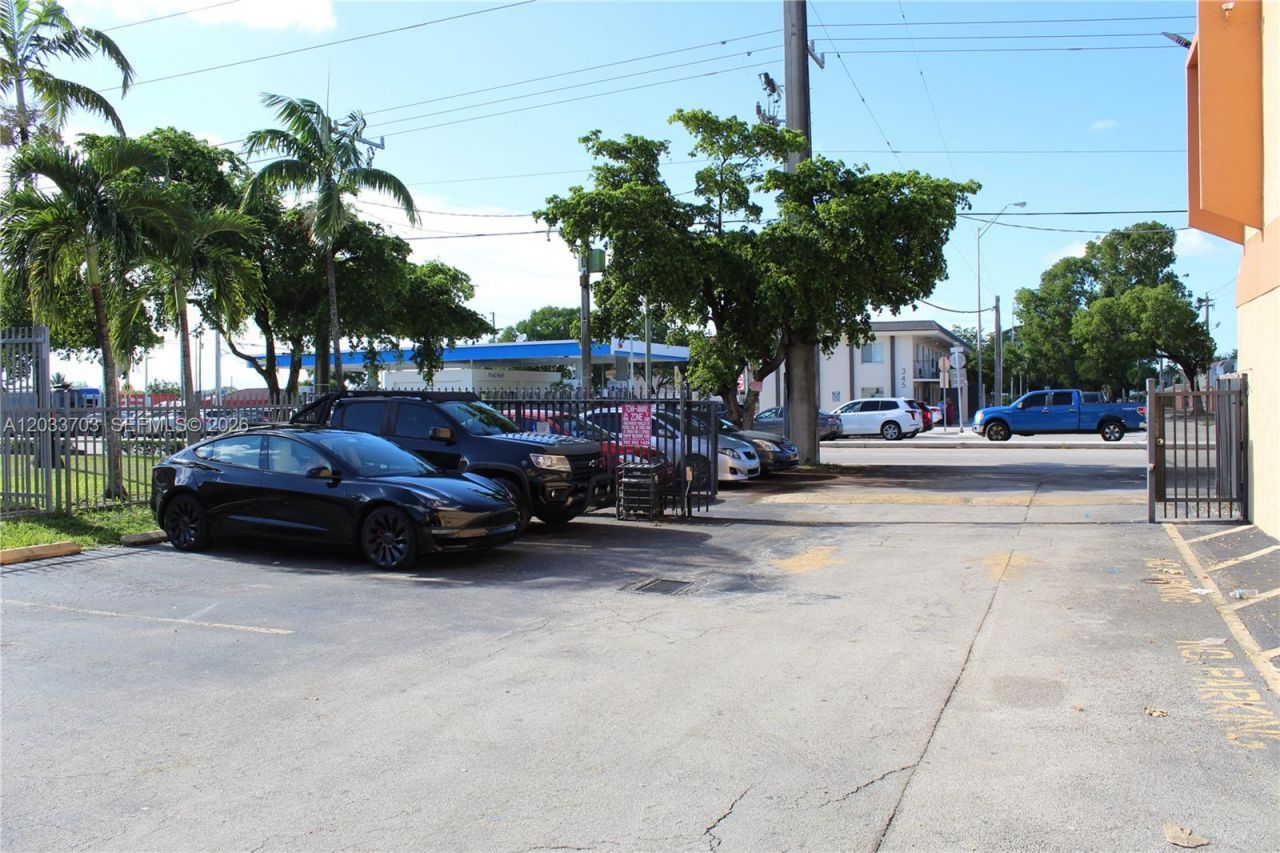 6780 W 2nd Ct, Unit 401, Hialeah, FL 33012 Photo