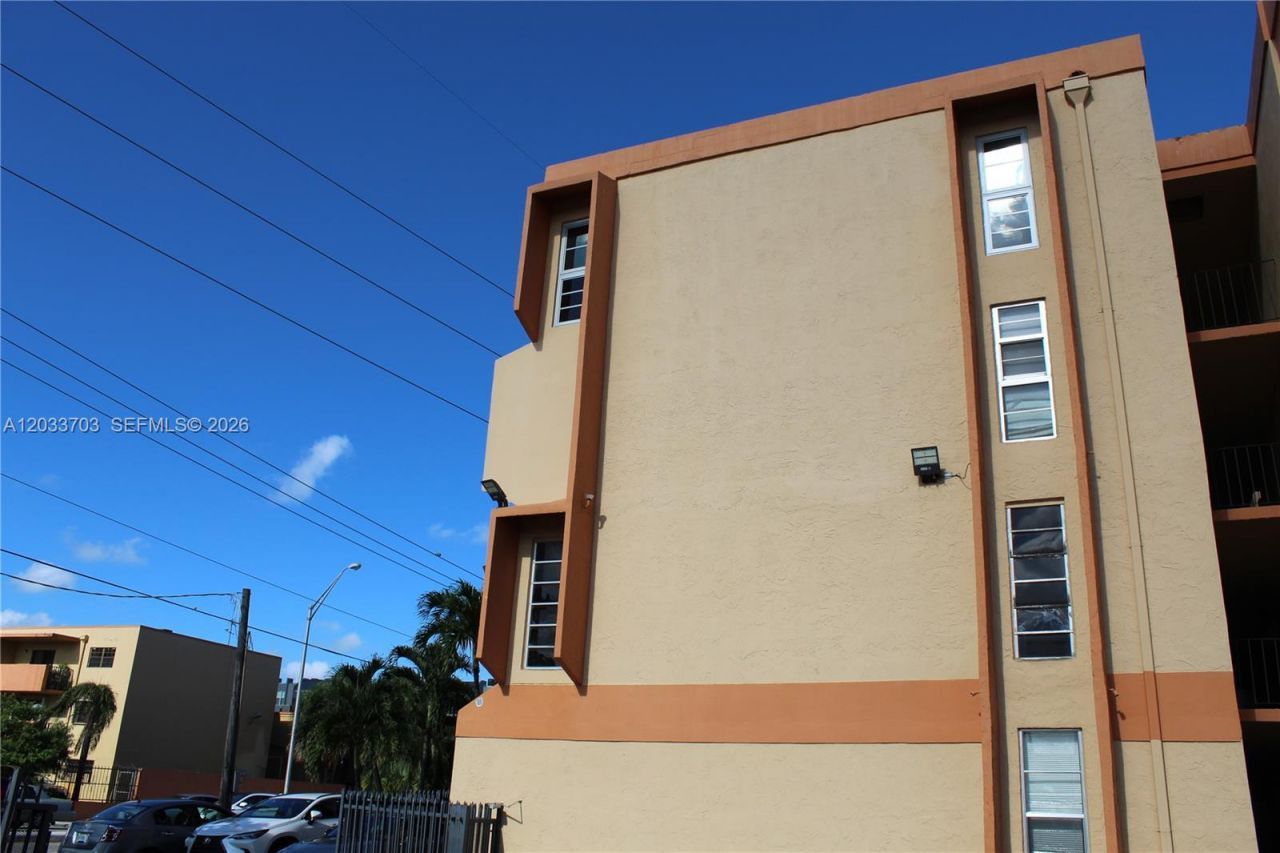 6780 W 2nd Ct, Unit 401, Hialeah, FL 33012 Photo