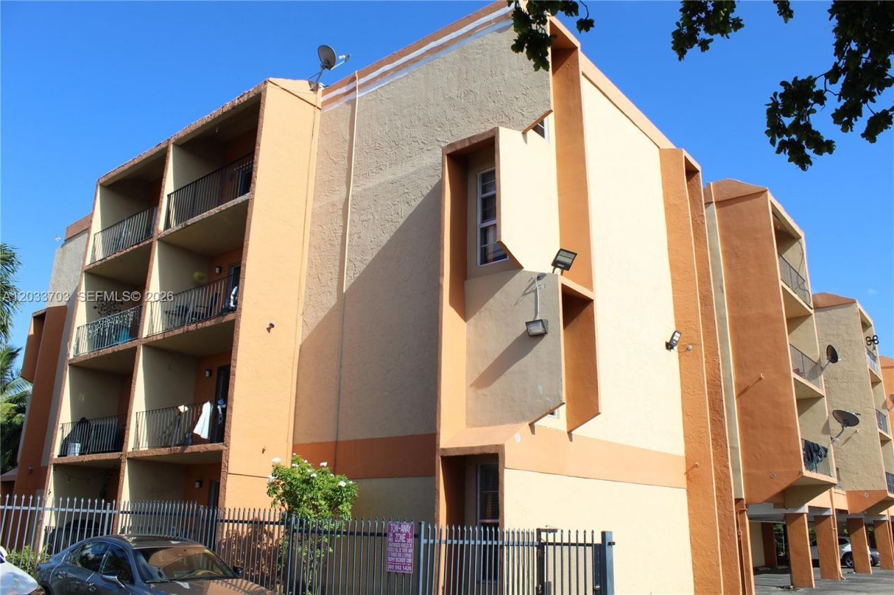 6780 W 2nd Ct, Unit 401, Hialeah, FL 33012 Photo