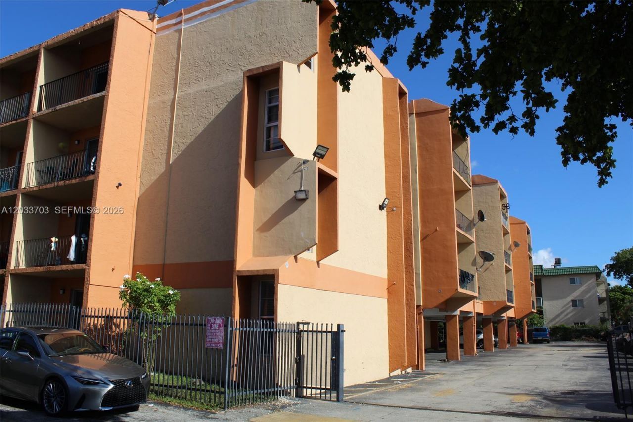6780 W 2nd Ct, Unit 401, Hialeah, FL 33012 Photo