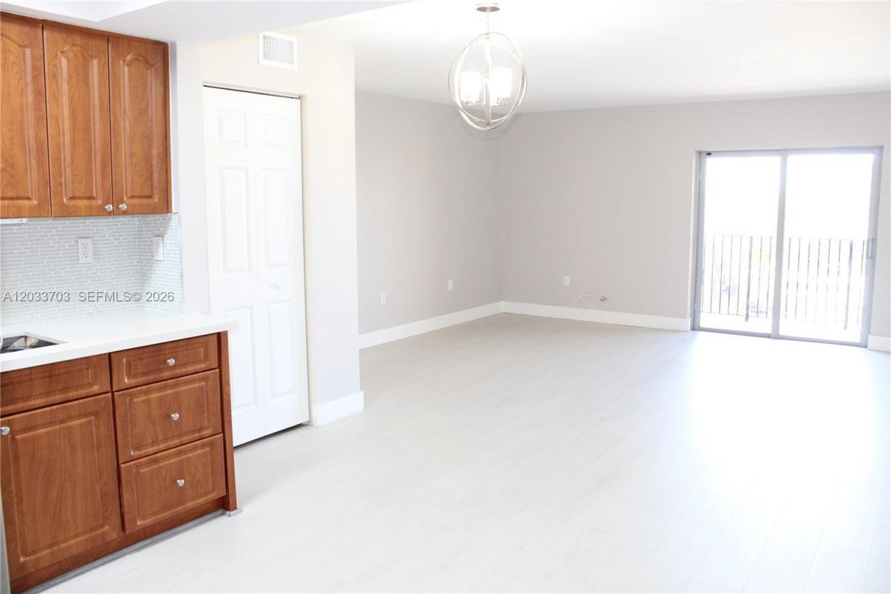 6780 W 2nd Ct, Unit 401, Hialeah, FL 33012 Photo