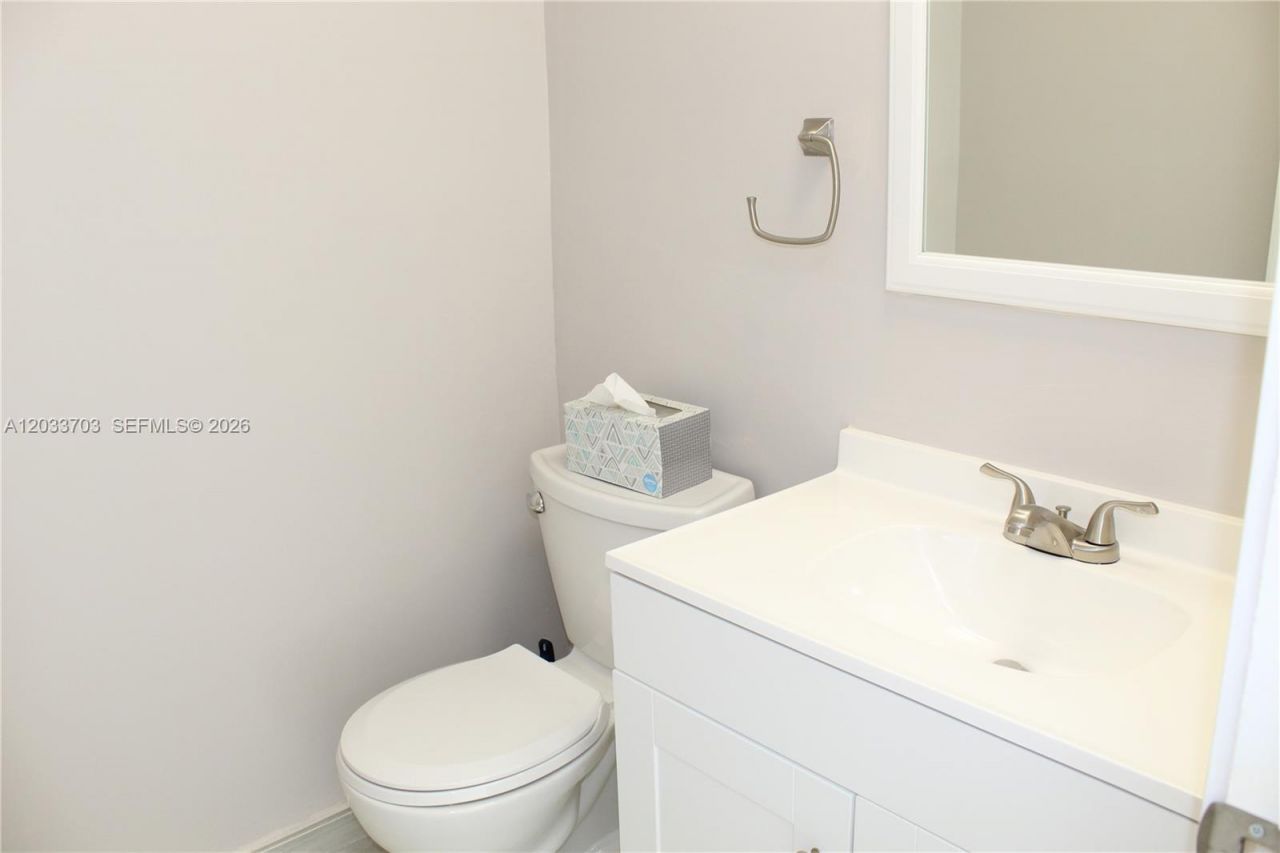 6780 W 2nd Ct, Unit 401, Hialeah, FL 33012 Photo