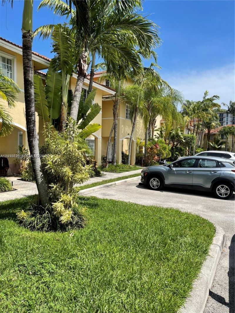 2066 NE 167th St , Unit 3-108, North Miami Beach, FL 33162 Photo