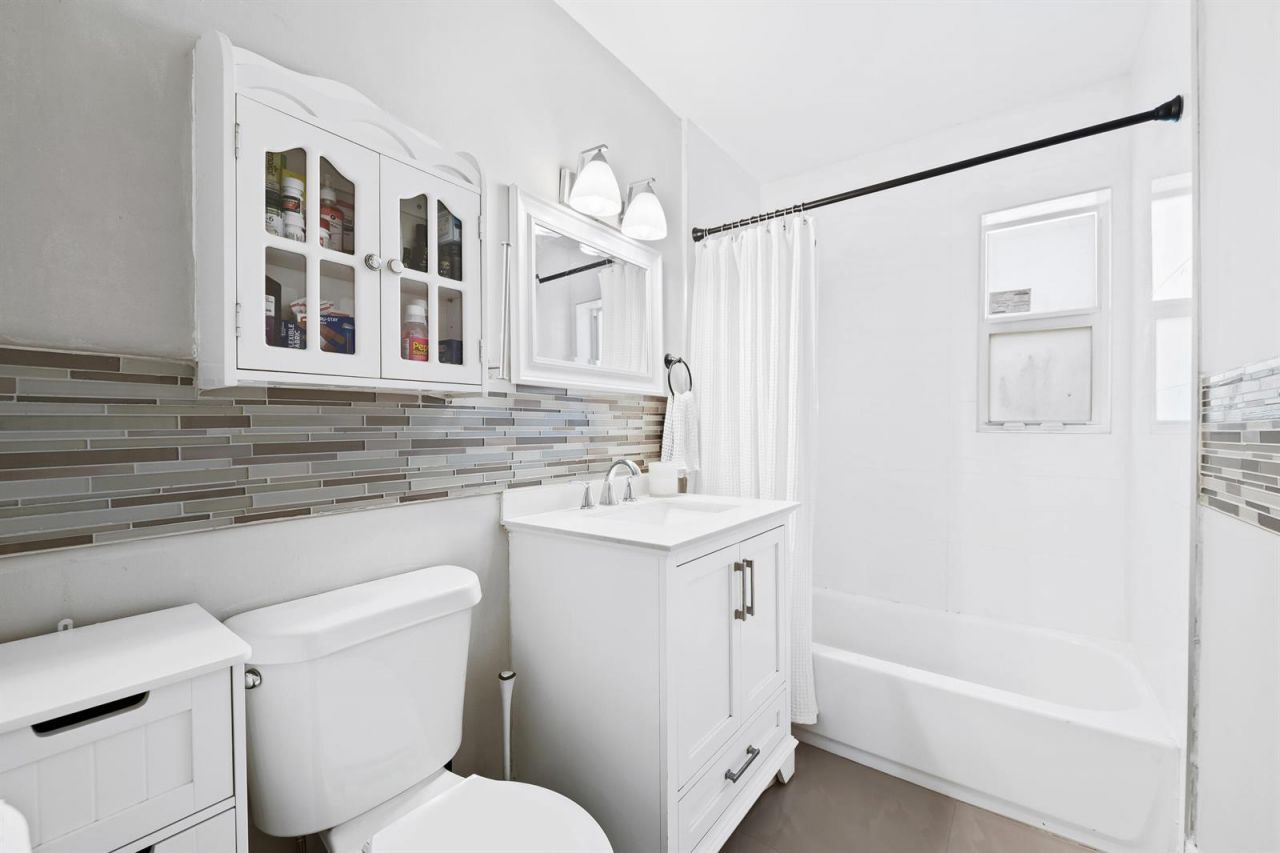 611 NW 18th Court , Pompano Beach, FL 33060 Photo