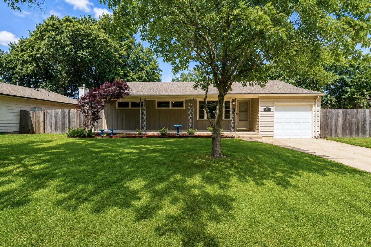 1121 N Ridgewood, Wichita, KS 67208 Main Photo