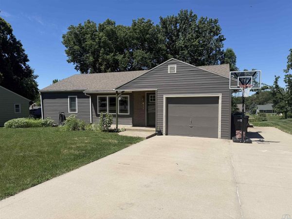 411 N 8th St, Akron, IA 51001