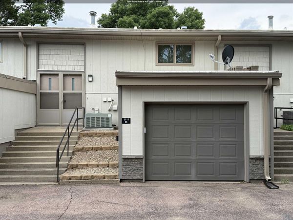 1111 Council Oak, Unit Apt B, Sioux City, IA 51101